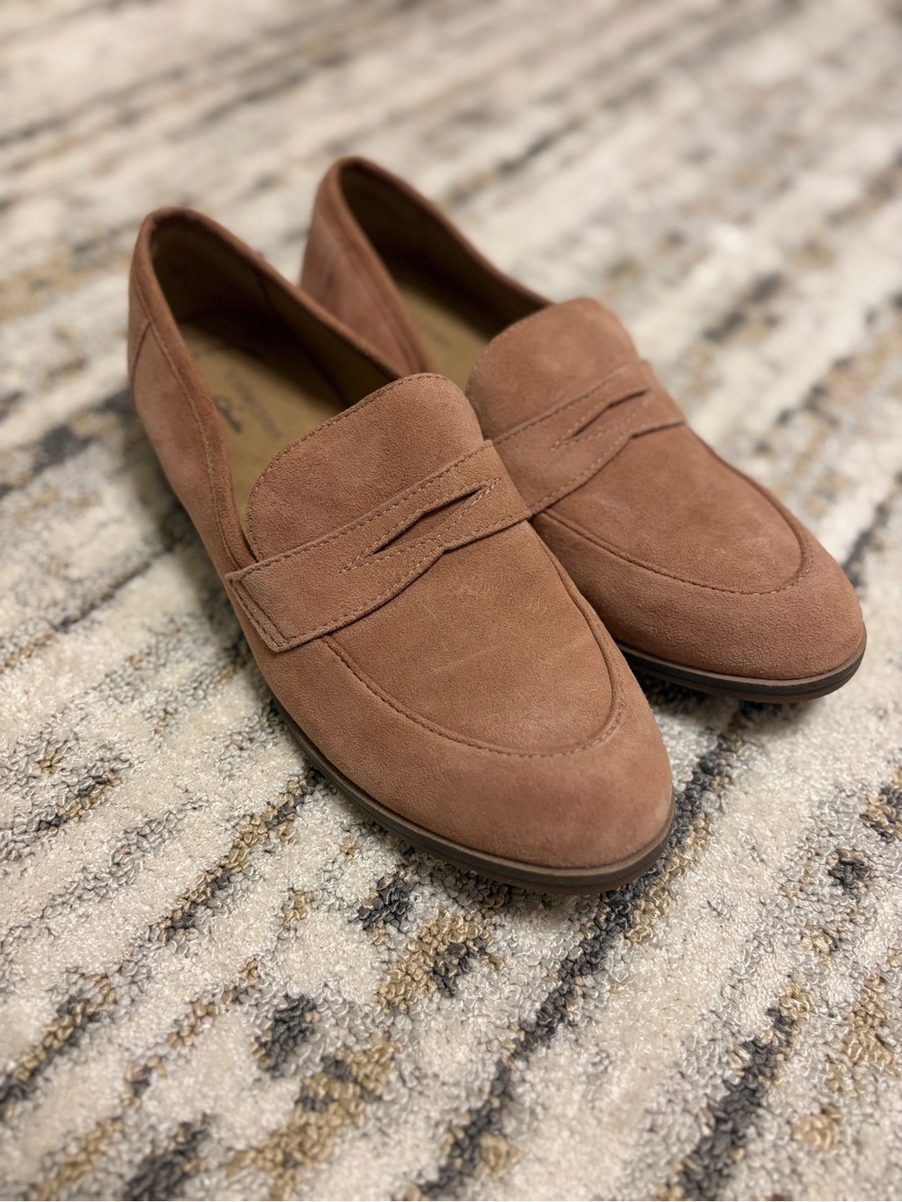 Clark’s | Suede Penny Loafers in blush size 7
